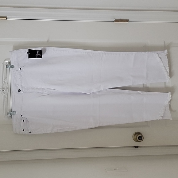 Slimsation by Multiples Size 18W, White Crop Pant, Frayed & Angled Hem, NEW - Picture 1 of 14